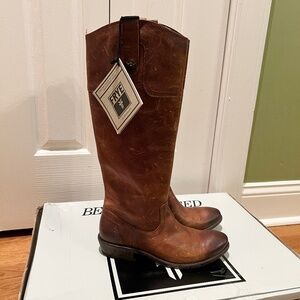 $398 NWB Women's Frye Carson Button Leather Riding Boots Cognac Brown Size 6